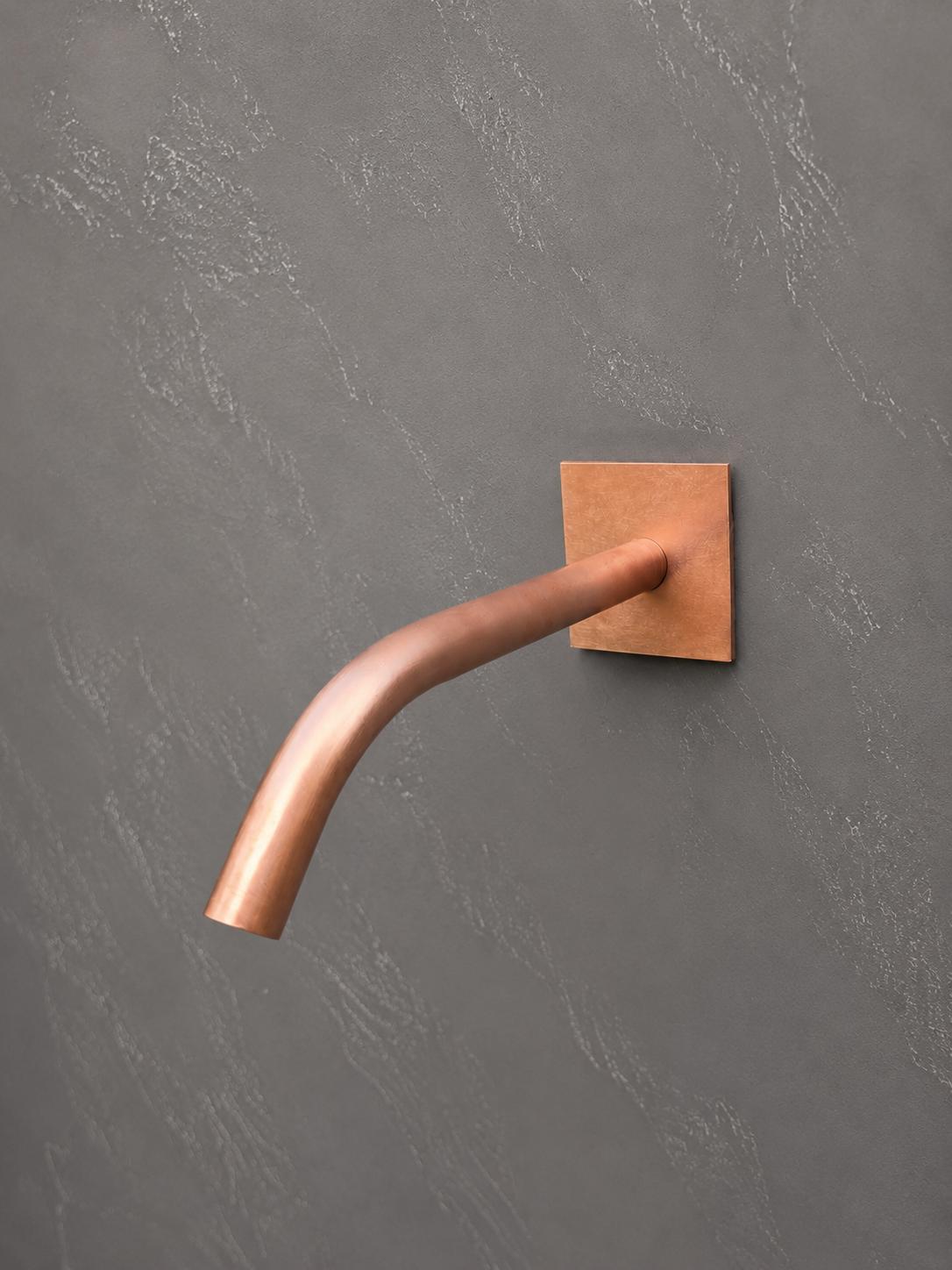 22mm Curved Copper Water Spout - 250mm - side view